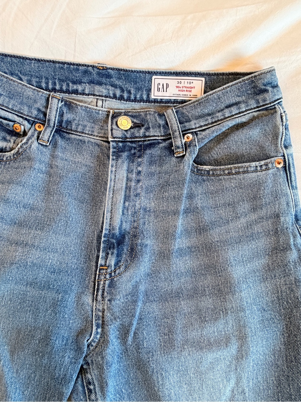 GAP Women’s Straight High-Rise Jeans in Light Blue